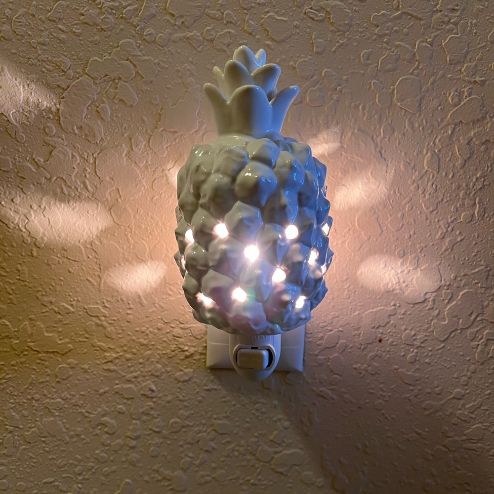 SCENTSY | PINEAPPLE MINI SCENTSY WARMER 🍍